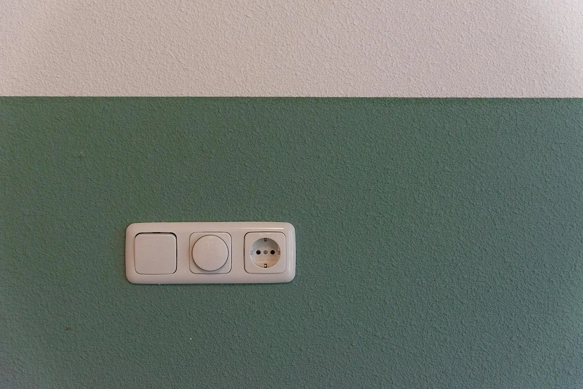 Switch Electricity Provider in Austria 2026: Save €900 a Year